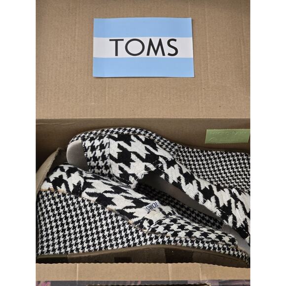 TOMS size 7.5 Black and White Scottish Houndstooth Women's Wedges Slip on NIB - Picture 2 of 8